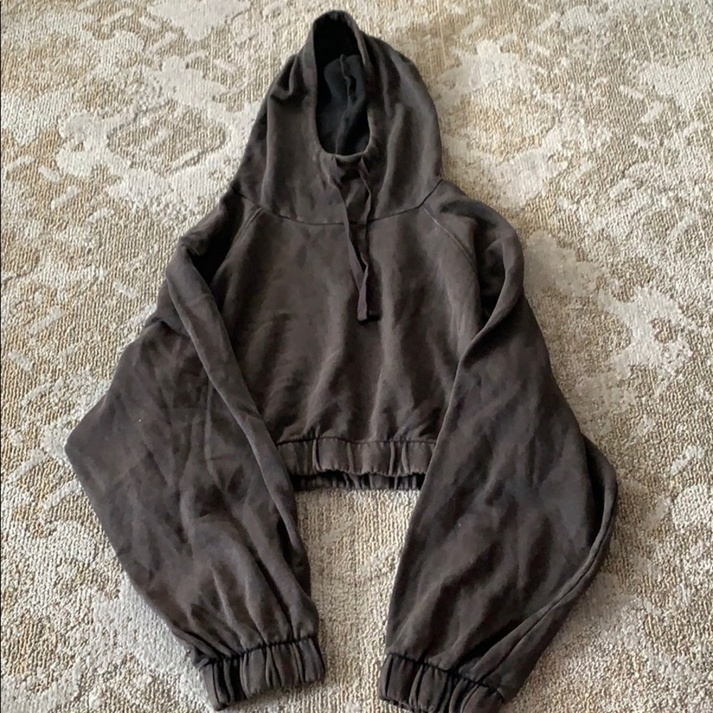 Cropped Sweatshirt, cinched sleeve bottom, w/ hood